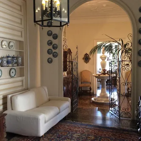 Fiera Del Mare Bed & Breakfast 2*